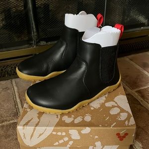 Vivobarefoot Kids Fulham 2 boots. Never worn. Ordered from Revivo website.